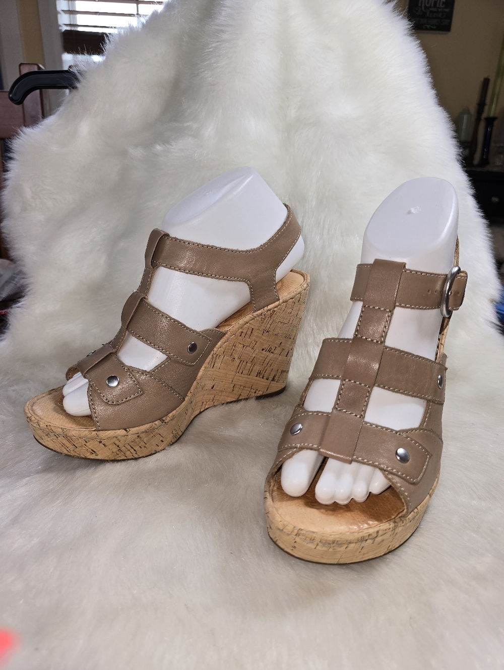 Born Womens Leather Wedge Cork-wrapped Strappy Sandals